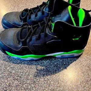 Jordan- kids used sneakers size 5y